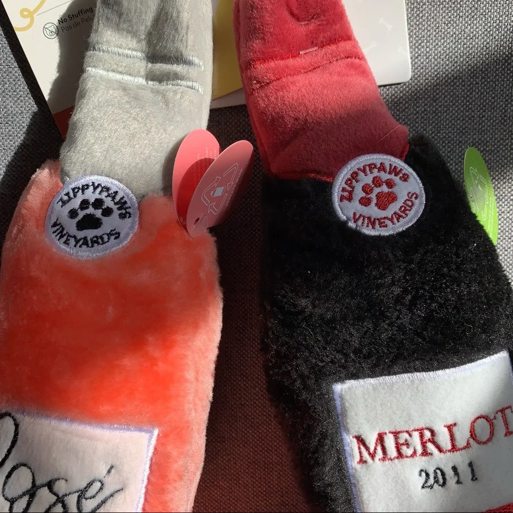 NWT zippy paws Rose & Merlot Happy Hour Crusherz Dog Toys